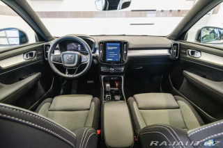 Volvo XC40 B4 AWD 145kW Plus Dark 2022