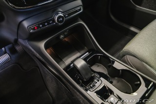 Volvo XC40 B4 AWD 145kW Plus Dark 2022