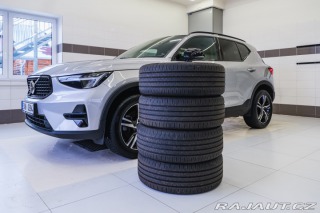 Volvo XC40 B4 AWD 145kW Plus Dark 2022