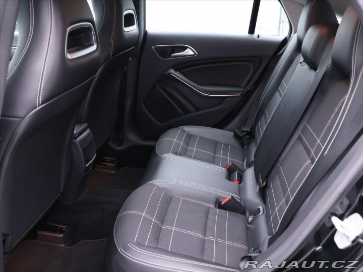 Mercedes-Benz CLA 2,0 250 155kW 4Matic Xeno 2015