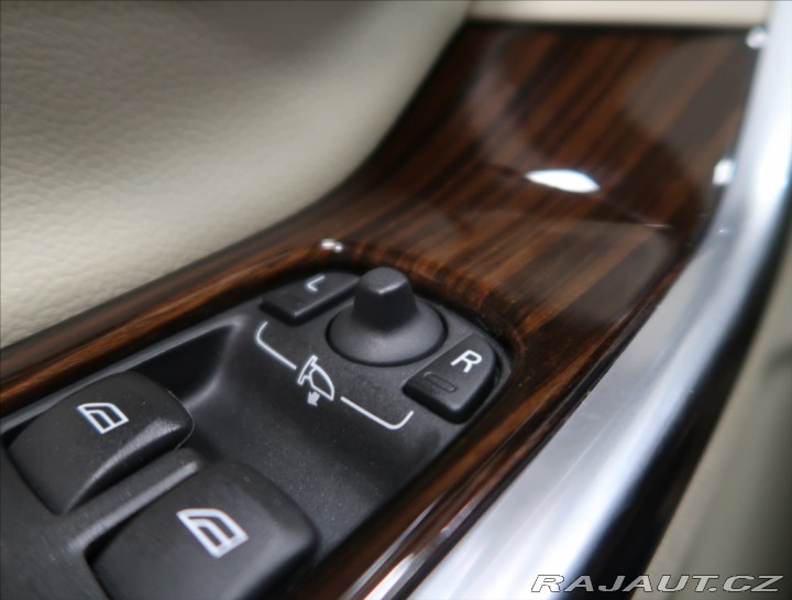 Volvo S60 2,0 D4 R-DESIGN NAVI VÝHŘ 2016