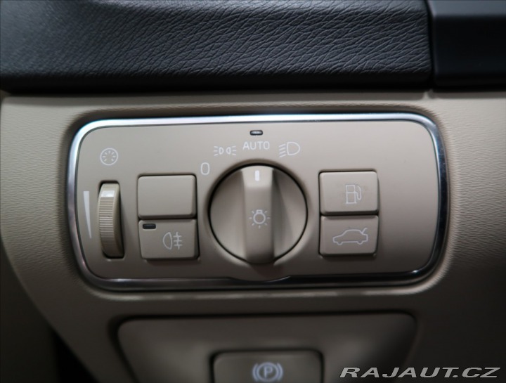 Volvo S60 2,0 D4 R-DESIGN NAVI VÝHŘ 2016