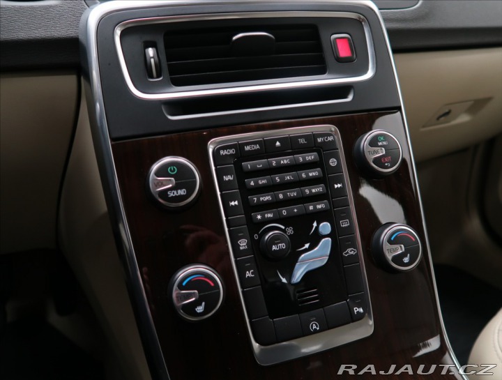 Volvo S60 2,0 D4 R-DESIGN NAVI VÝHŘ 2016