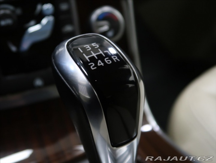 Volvo S60 2,0 D4 R-DESIGN NAVI VÝHŘ 2016