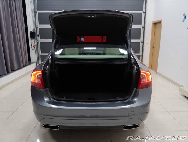 Volvo S60 2,0 D4 R-DESIGN NAVI VÝHŘ 2016