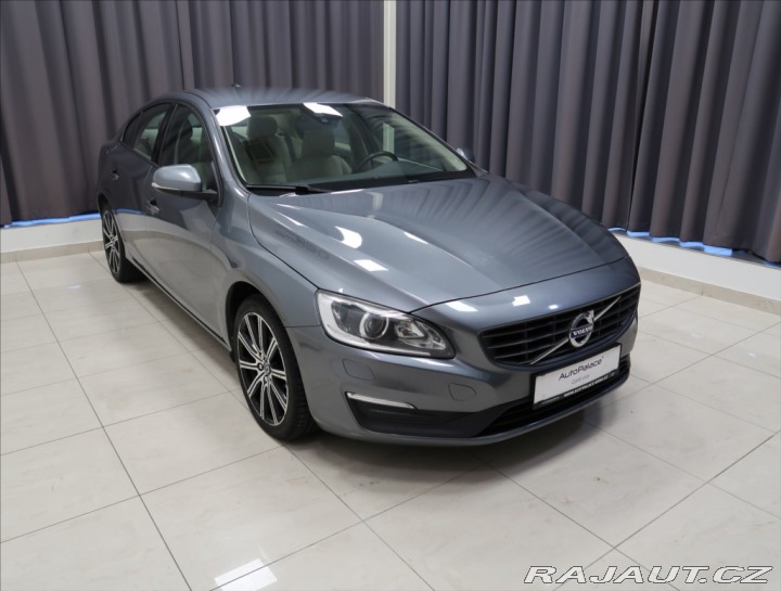 Volvo S60 2,0 D4 R-DESIGN NAVI VÝHŘ 2016