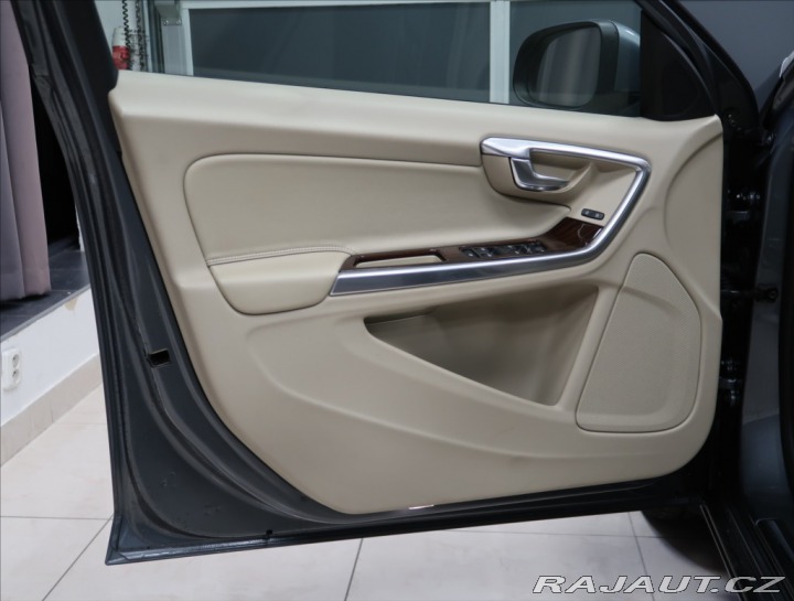 Volvo S60 2,0 D4 R-DESIGN NAVI VÝHŘ 2016