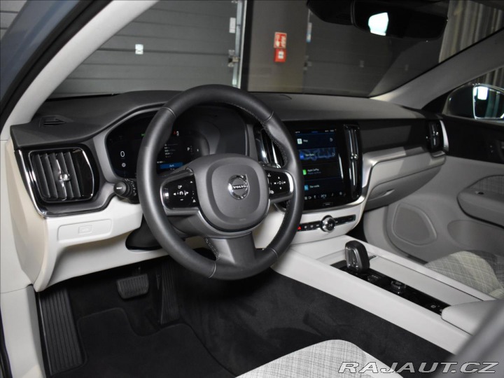Volvo V60 2,0 CC B4 AWD BEZKLÍČ 2023