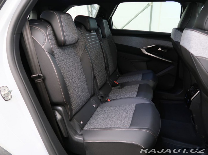 Peugeot 5008 1.2HYBRID,CZ,1Maj,ALLURE, 1800