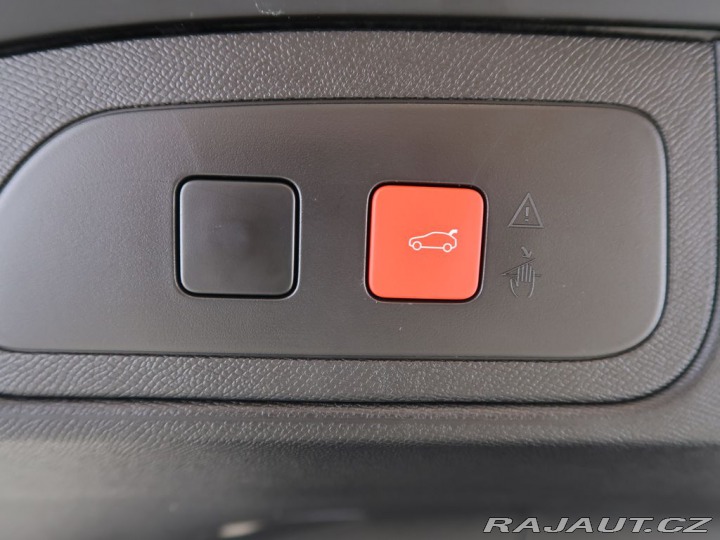 Ostatní značky Ostatní modely DS Automobiles DS7 Crossback 1.5BlueHDi,CZ,1Maj,ETOILE 1800