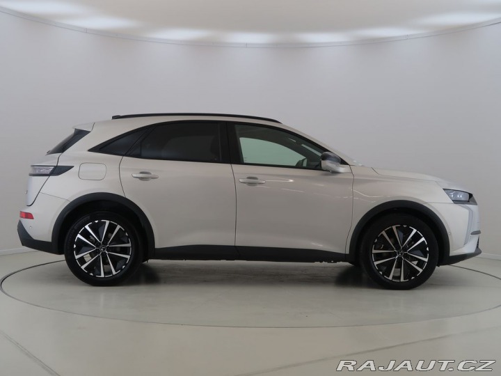Ostatní značky Ostatní modely DS Automobiles DS7 Crossback 1.5BlueHDi,CZ,1Maj,ETOILE 1800
