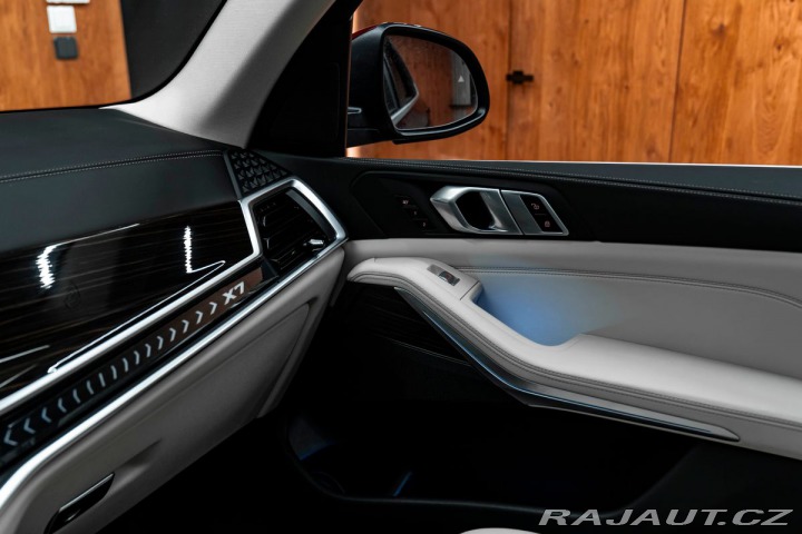 BMW X7 40i 2023