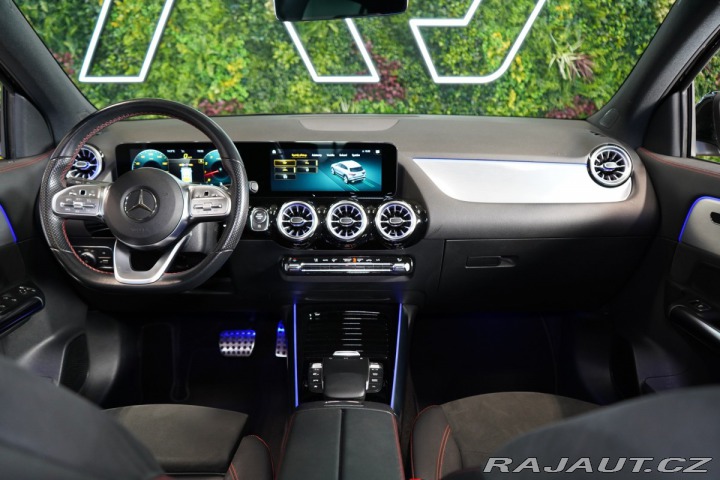 Mercedes-Benz GLA 250*4M*AMG*PANO*LED*ZÁRUK 2021