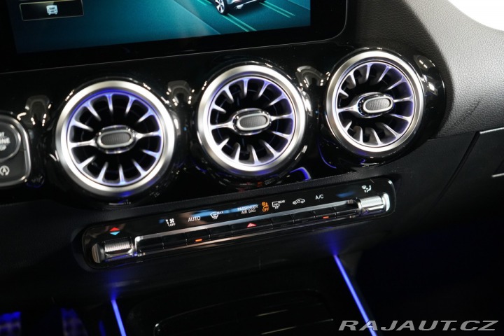 Mercedes-Benz GLA 250*4M*AMG*PANO*LED*ZÁRUK 2021