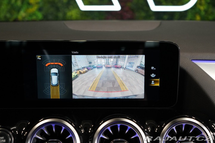 Mercedes-Benz GLA 250*4M*AMG*PANO*LED*ZÁRUK 2021