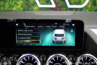 Mercedes-Benz GLA 250*4M*AMG*PANO*LED*ZÁRUK 2021