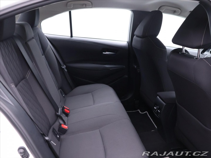 Toyota Corolla 1,8 HB Active Aut. DPH CZ 2022