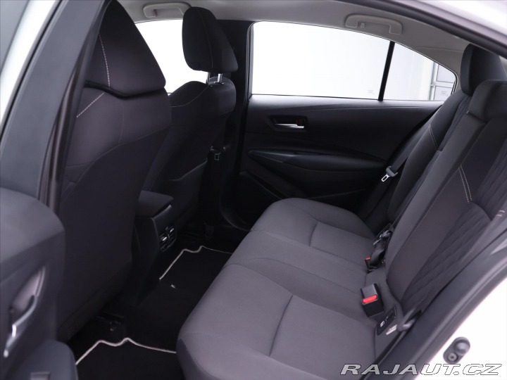 Toyota Corolla 1,8 HB Active Aut. DPH CZ 2022