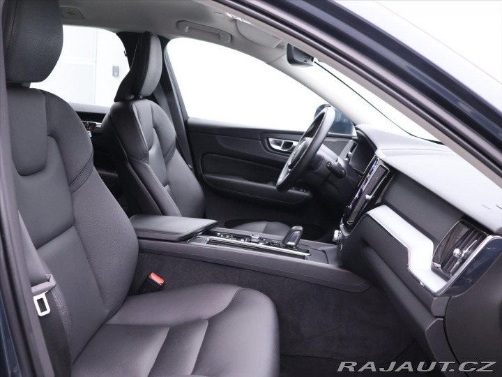 Volvo XC60 2,0 145 kW D4 AWD Momentu 2021