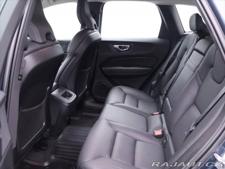 Volvo XC60 2,0 145 kW D4 AWD Momentu 2021