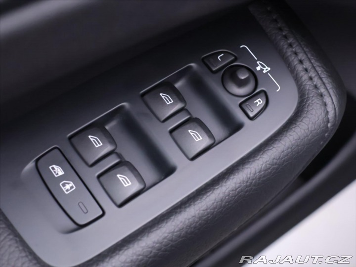 Volvo XC60 2,0 145 kW D4 AWD Momentu 2021