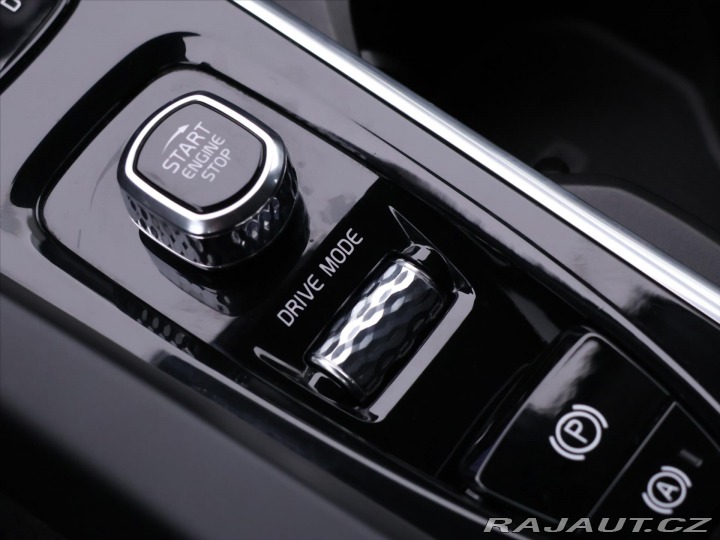 Volvo XC60 2,0 145 kW D4 AWD Momentu 2021