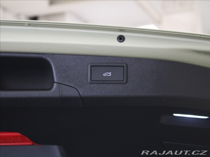 Škoda Superb 1,5 TSi PHEV L&K 1 81 2025