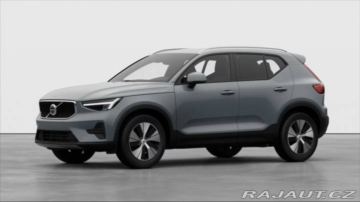 Volvo XC40 2,0 B4 PLUS DARK 2025