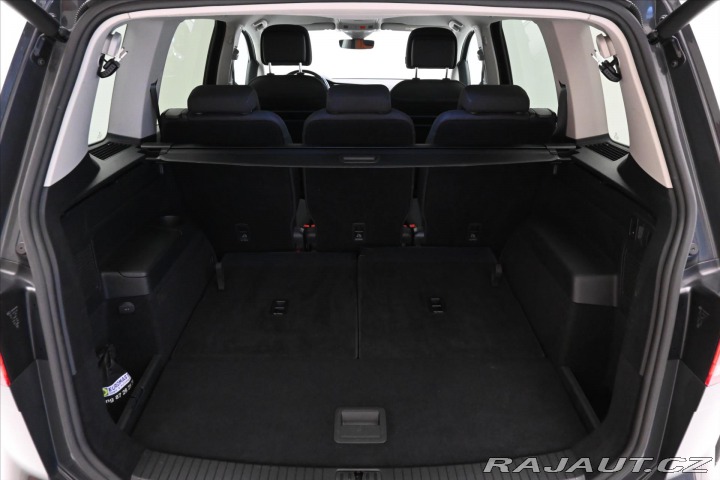 Volkswagen Touran 2,0 TDI 110 KW DSG 7 MÍST 2021