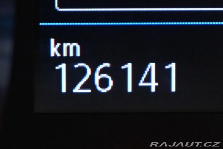 Volkswagen Touran 2,0 TDI 110 KW DSG 7 MÍST 2021