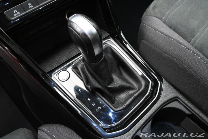Volkswagen Touran 2,0 TDI 110 KW DSG 7 MÍST 2021