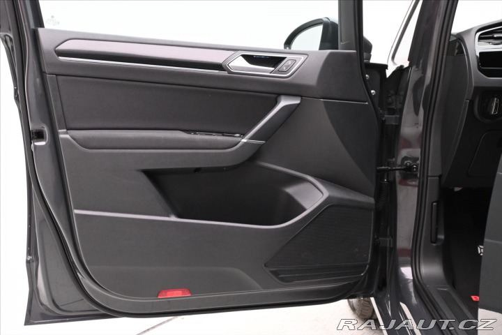 Volkswagen Touran 2,0 TDI 110 KW DSG 7 MÍST 2021