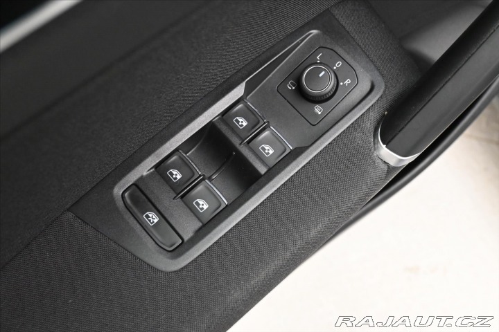 Volkswagen Touran 2,0 TDI 110 KW DSG 7 MÍST 2021