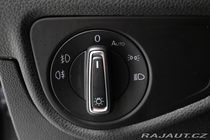 Volkswagen Touran 2,0 TDI 110 KW DSG 7 MÍST 2021