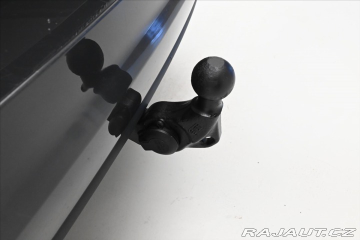 Volkswagen Touran 2,0 TDI 110 KW DSG 7 MÍST 2021