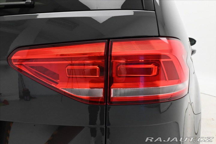 Volkswagen Touran 2,0 TDI 110 KW DSG 7 MÍST 2021