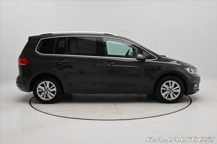 Volkswagen Touran 2,0 TDI 110 KW DSG 7 MÍST 2021