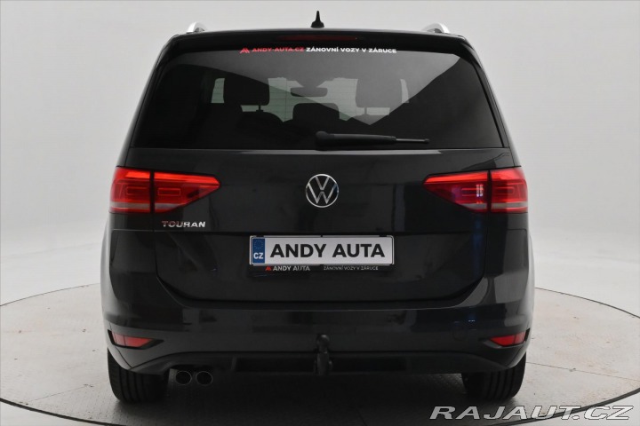 Volkswagen Touran 2,0 TDI 110 KW DSG 7 MÍST 2021