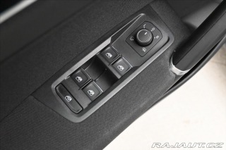 Volkswagen Touran 2,0 TDI 110 KW DSG 7 MÍST 2021