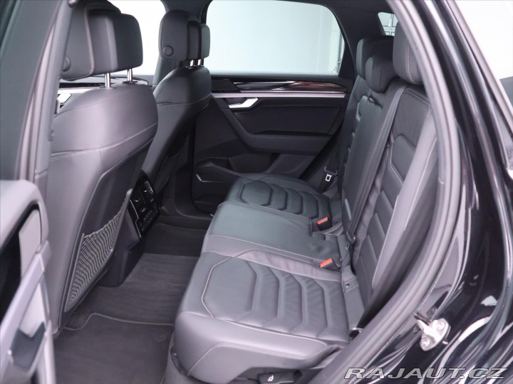 Volkswagen Touareg 3,0 R-Line Tiptronic CZ D 2021