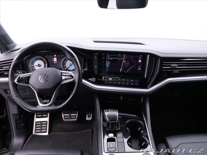 Volkswagen Touareg 3,0 R-Line Tiptronic CZ D 2021