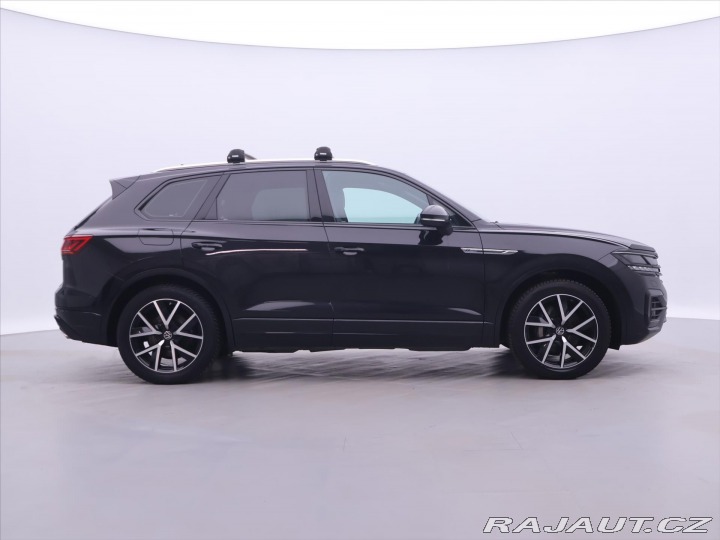 Volkswagen Touareg 3,0 R-Line Tiptronic CZ D 2021