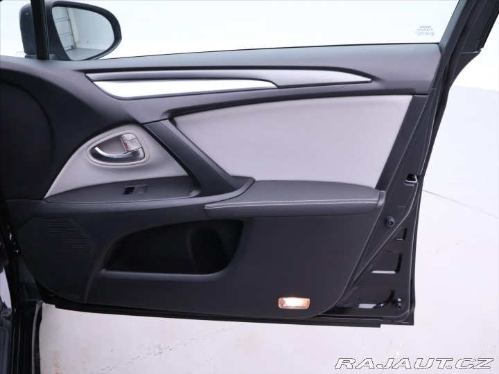 Toyota Avensis 2,0 D-4D 105kW Navi LED T 2016