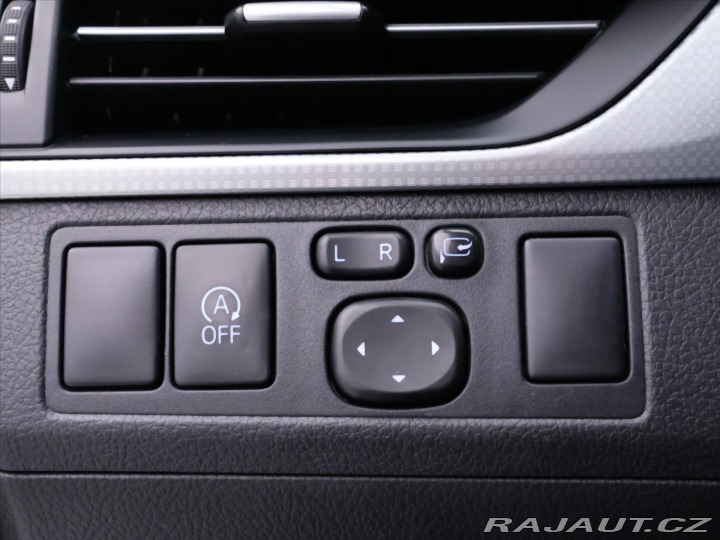 Toyota Avensis 2,0 D-4D 105kW Navi LED T 2016