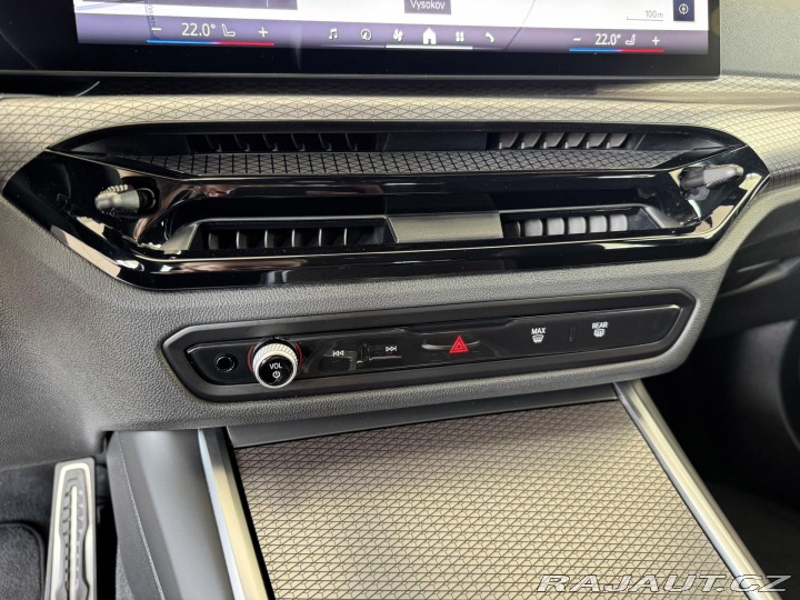 BMW 3 330i xDrive*M-SPORT*Distr 2025