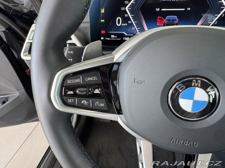 BMW 3 330i xDrive*M-SPORT*Distr 2025