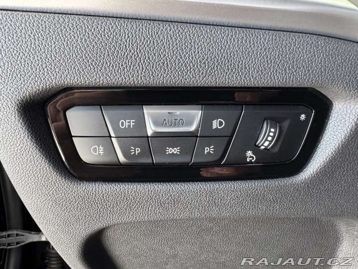 BMW 3 330i xDrive*M-SPORT*Distr 2025