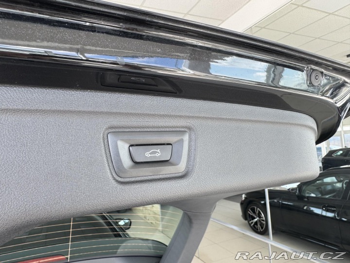 BMW 3 330i xDrive*M-SPORT*Distr 2025