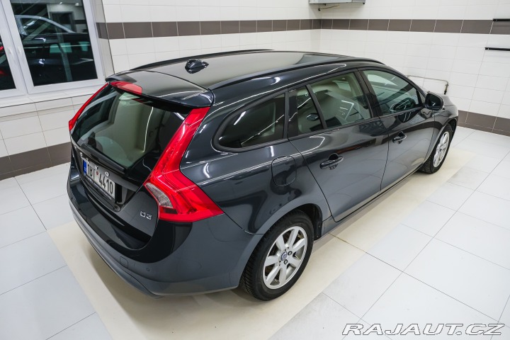 Volvo V60 2.0 D3 100kW man. pětivál 2014