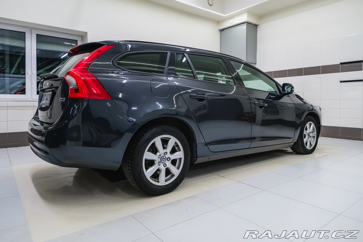 Volvo V60 2.0 D3 100kW man. pětivál 2014